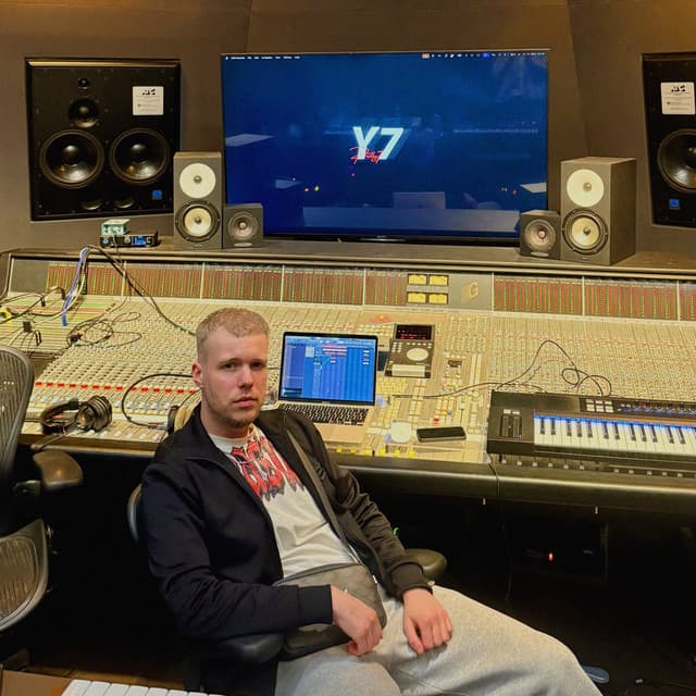 Y7